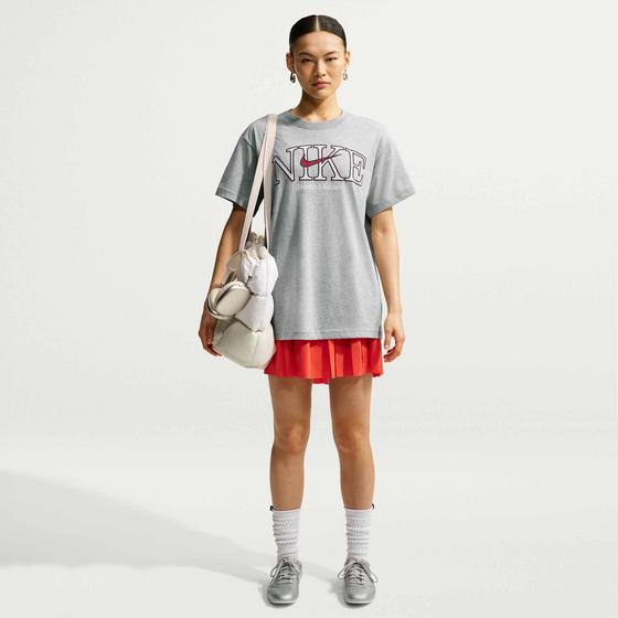 NIKE Women's Oversized T-shirt Sportswear Classic på