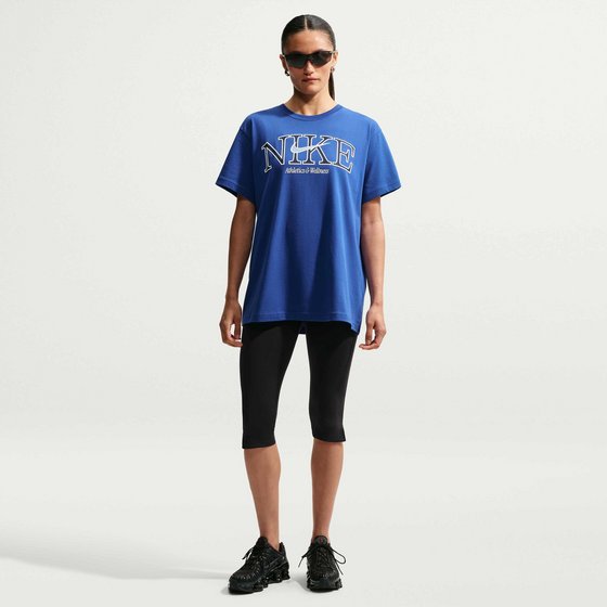 NIKE Women's Oversized T-shirt Sportswear Classic på