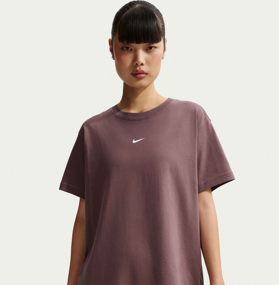 NIKE Women's Oversized T-shirt Sportswear Classic på