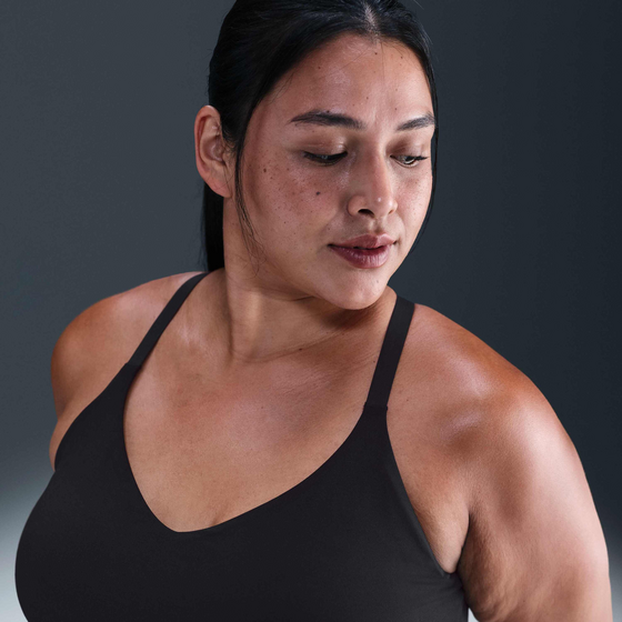 NIKE Women's Padded Adjustable Sports Bra (plus Size) Indy Light-support på