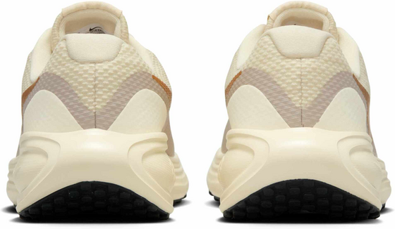 NIKE Women's Road Running Shoes Revolution 8 på