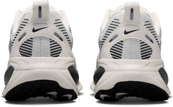 NIKE Women's Road Running Shoes Vomero 18 på