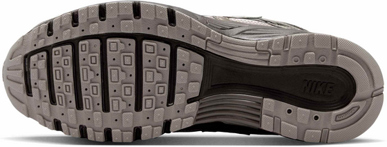 NIKE Women's Shoes P-6000 på