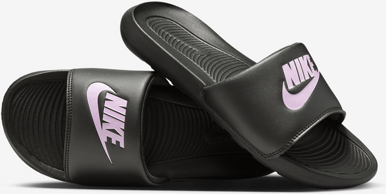 NIKE W Victori One på