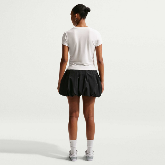NIKE Women's Slim Mod-cropped T-shirt Sportswear Chill Knit på