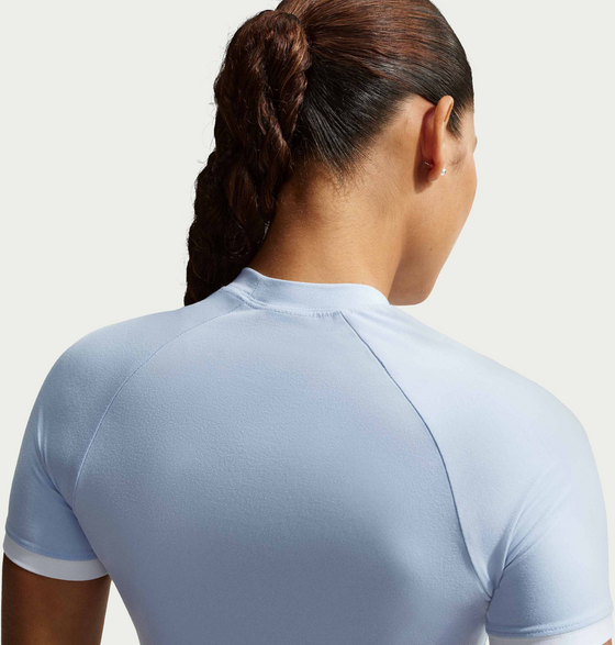 NIKE Women's Slim Short-sleeve Top Sportswear på