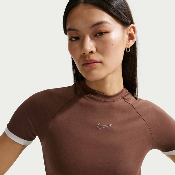 NIKE Women's Slim Short-sleeve Top Sportswear på