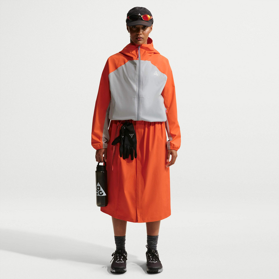 NIKE Women's Storm-fit Adv Jacket Acg Phantazma på