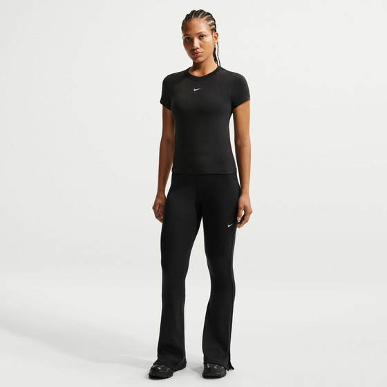 NIKE Women's T-shirt Sportswear Chill Knit på