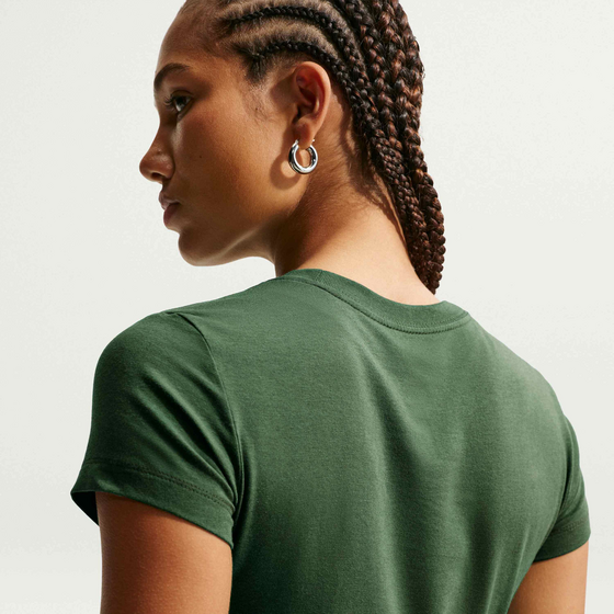 NIKE Women's T-shirt Sportswear Chill Knit på