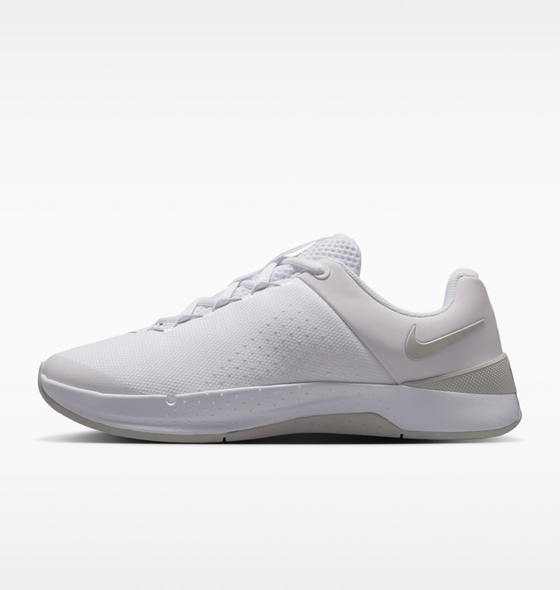 NIKE Women's Training Shoes Mc Trainer 4 på