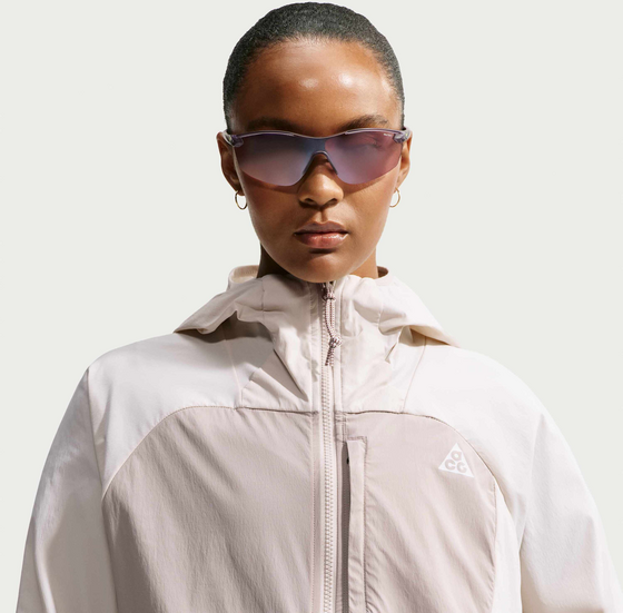 NIKE Women's Uv Protection Jacket Acg Five Towers på