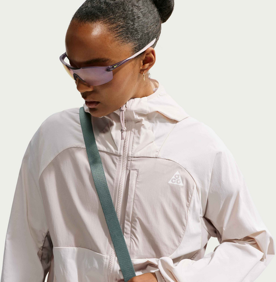 NIKE Women's Uv Protection Jacket Acg Five Towers på