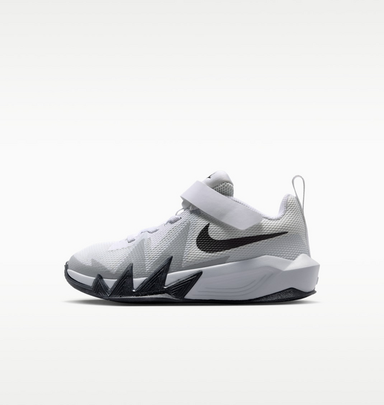 NIKE Younger Kids' Basketball Shoe S.t. Dynamite på