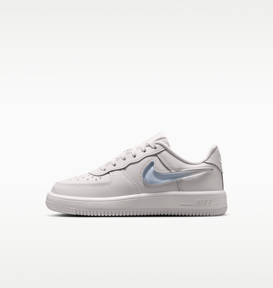 NIKE Younger Kids' Shoes Force 1 Low på
