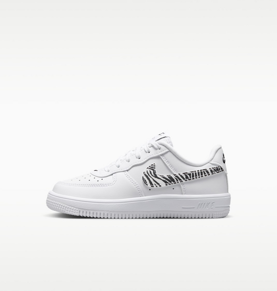 NIKE Younger Kids' Shoes Force 1 Low på