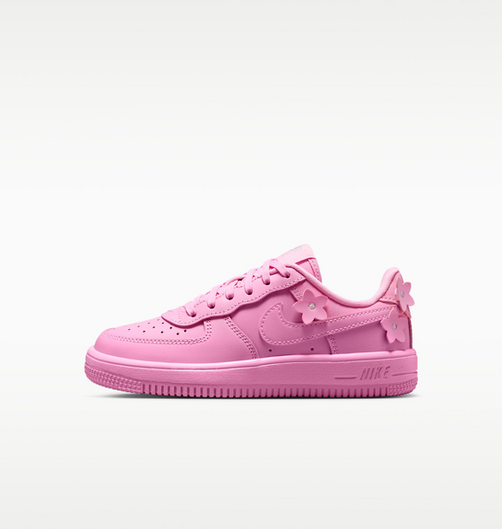 NIKE Younger Kids' Shoes Force 1 på