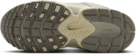 NIKE Younger Kids' Shoes V5 Runner Suede på