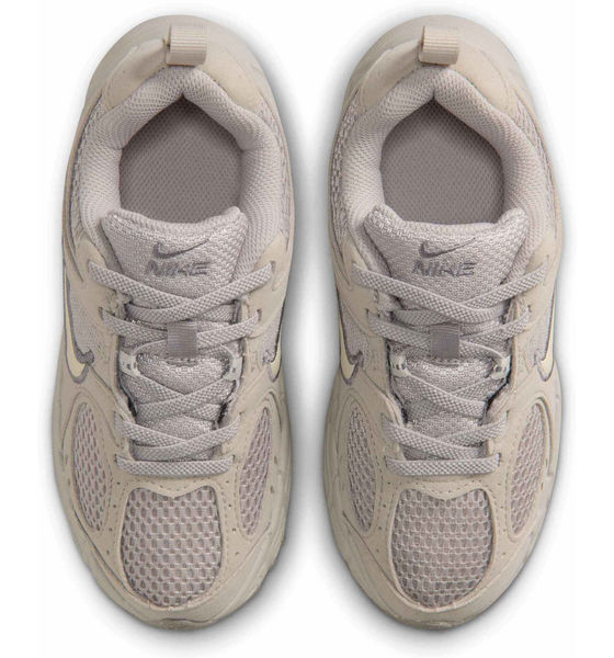 NIKE Younger Kids' Shoes V5 Runner Suede på