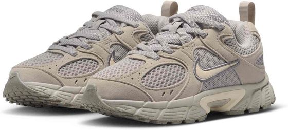 NIKE Younger Kids' Shoes V5 Runner Suede på