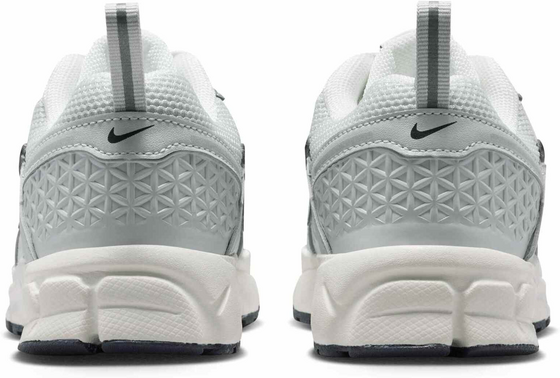 NIKE Younger Kids' Shoes (classic Laces) Vomero 5 på