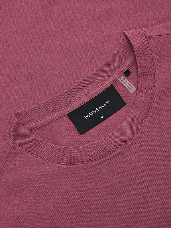 PEAK PERFORMANCE M ORIGINAL SMALL LOGO TEE på