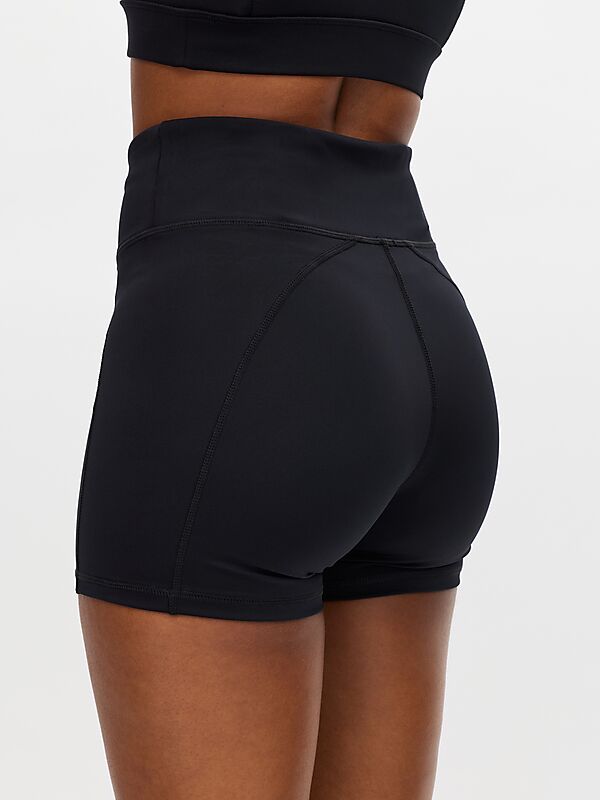 RÖHNISCH FLATTERING REG WAIST HOTPANTS på