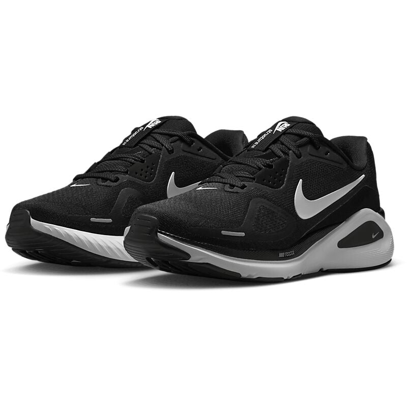 NIKE W Structure 26 på