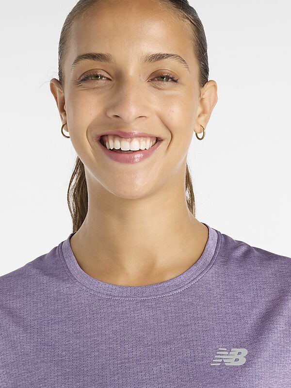 NEW BALANCE W Athletics Short Sleeve på