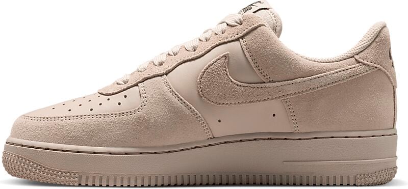 NIKE WMNS AIR FORCE 1 '07 på