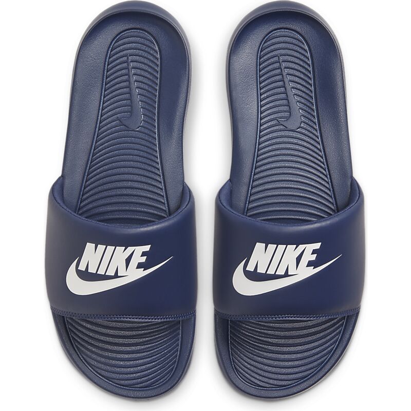 NIKE M Victori One på