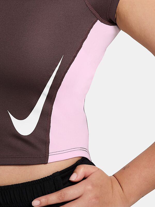 NIKE W NK TEMPO SWOOSH RUN SS på
