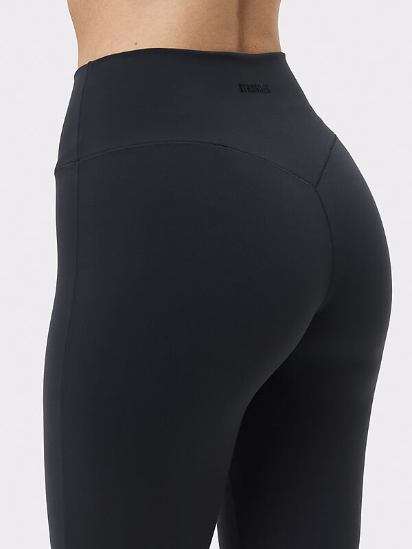 STRONGER W SOFT FLARED LEGGINGS på