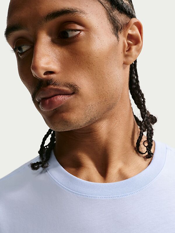 NIKE M Club Tee på