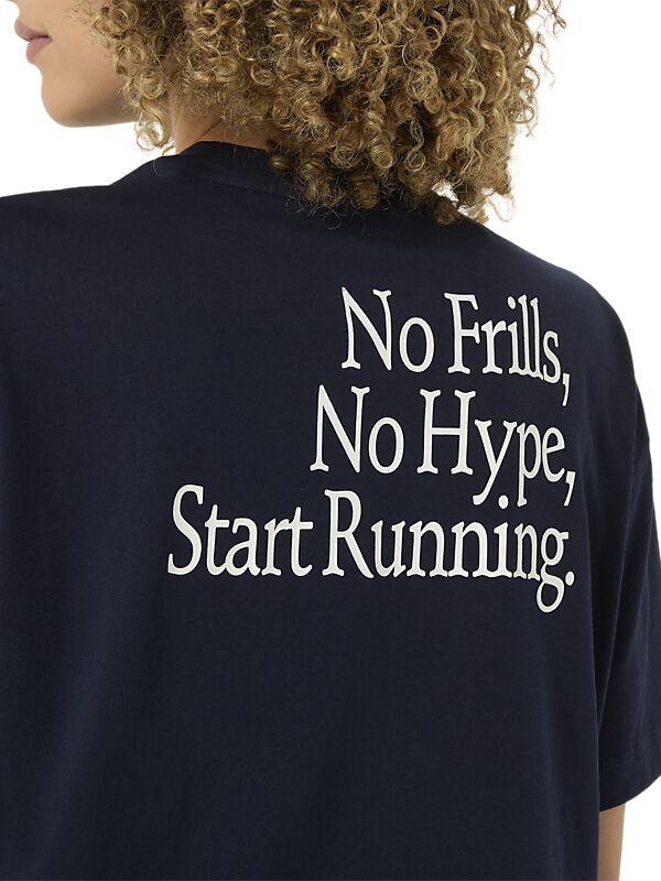 ASICS W RUNNER MESSAGE GRAPHIC TEE på