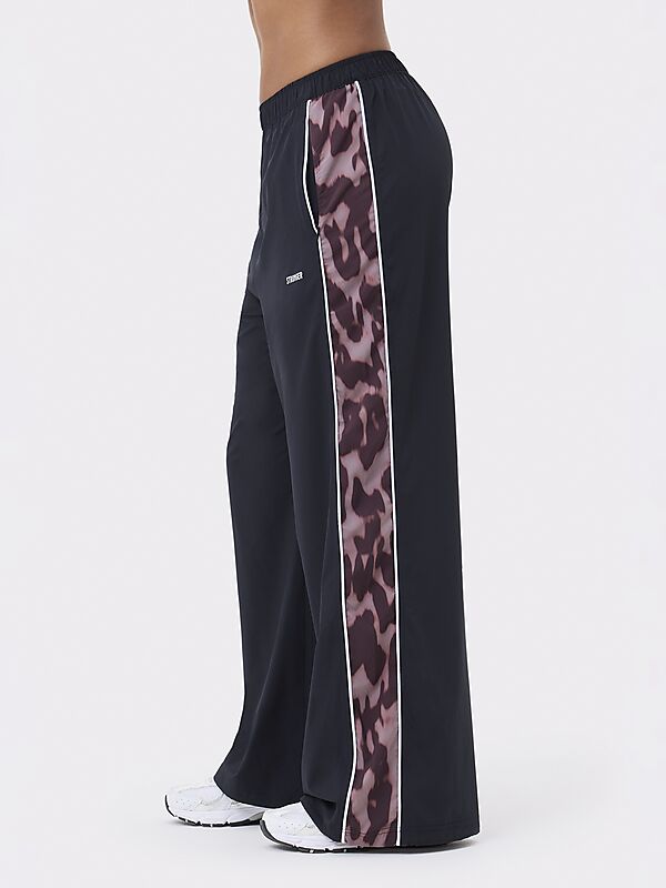 STRONGER W BREEZY WOVEN PANTS på