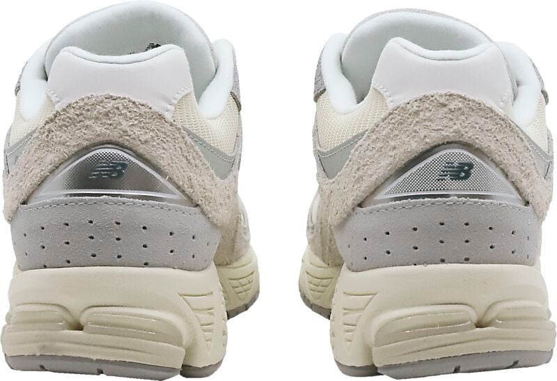 NEW BALANCE U 2002 på