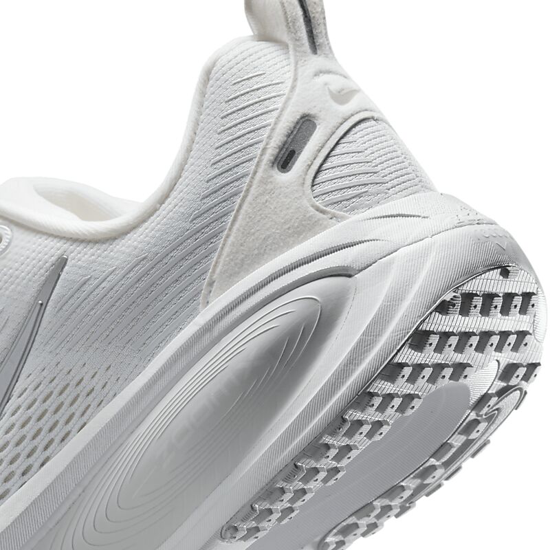 NIKE W Vomero 18 på