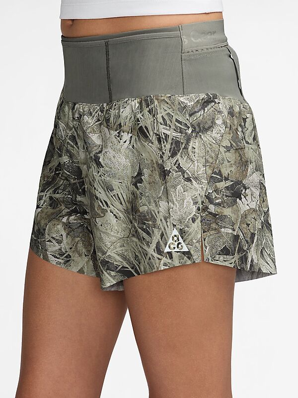 NIKE W ACG TRAIL 4" SHORTS på