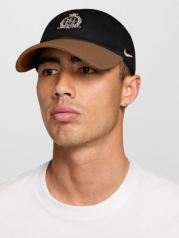 NIKE U NK CLUB CAP US KNIT 26 på