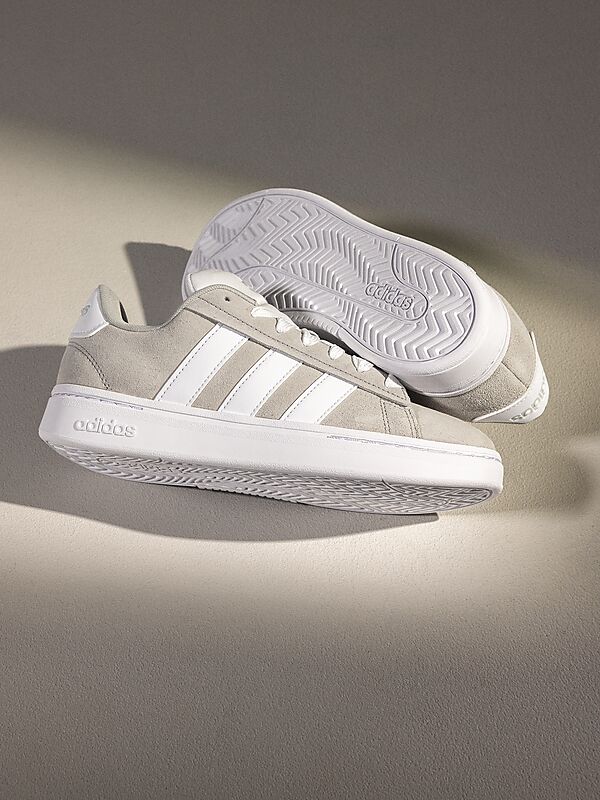ADIDAS M Grand Court Alpha 00s på