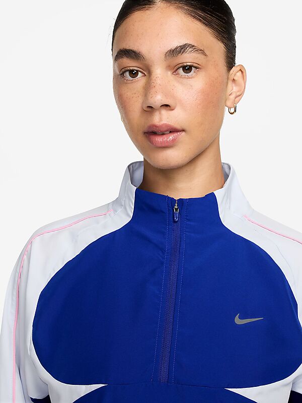 NIKE W NK TEMPO SWSH JACKET på