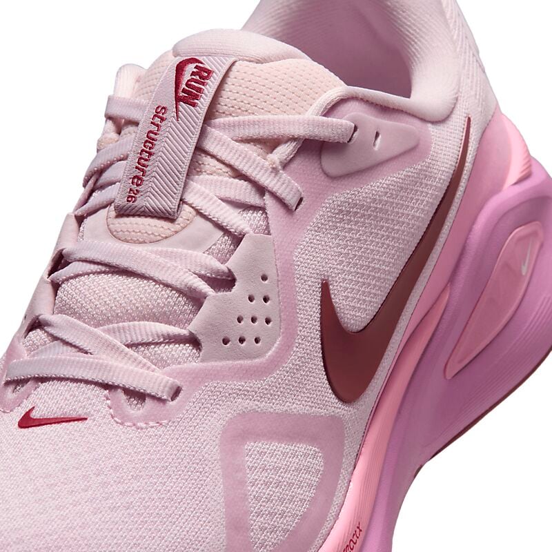 NIKE W Structure 26 på