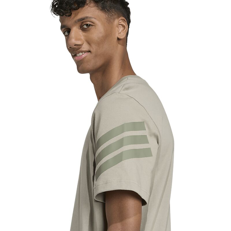 ADIDAS M Fi 3s Reg Tee på