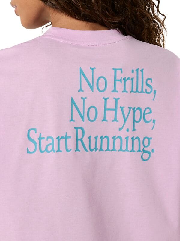 ASICS W RUNNER MESSAGE GRAPHIC TEE på