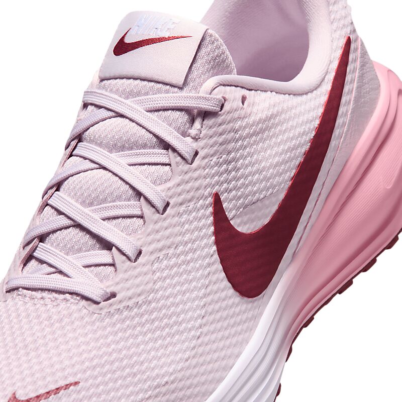 NIKE W Revolution 8 på