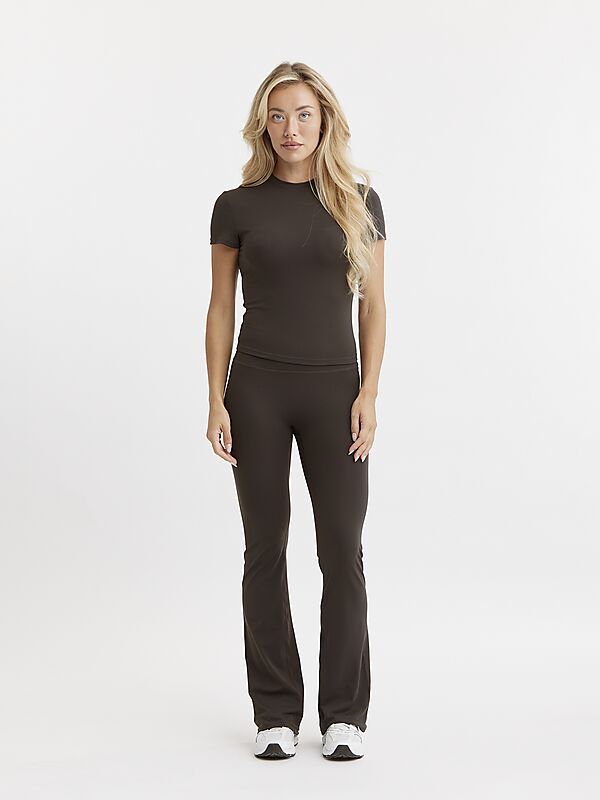 DROP OF MINDFULNESS BUTTER SOFT TEE på