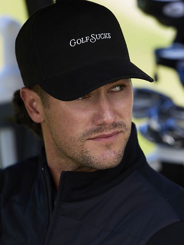 TRAVISMATHEW GOLF SUCKS HAT på