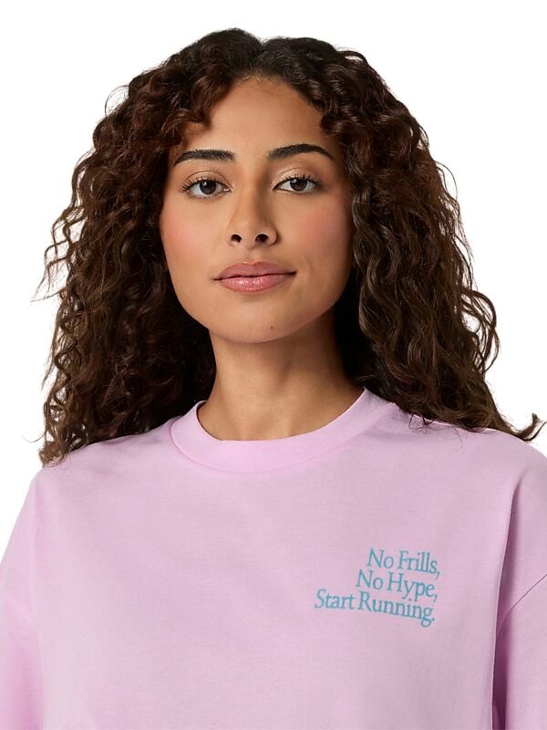 ASICS W RUNNER MESSAGE GRAPHIC TEE på