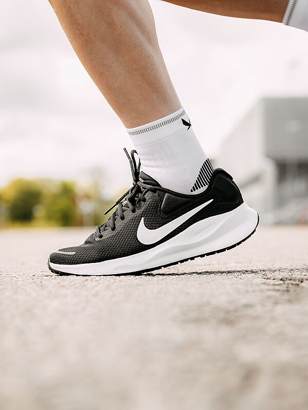 NIKE M Nike Revolution 7 på
